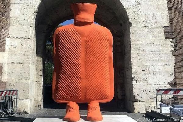 Erwin Wurm zeigt ungewöhnliche Skulpturen auf der Via Veneto
