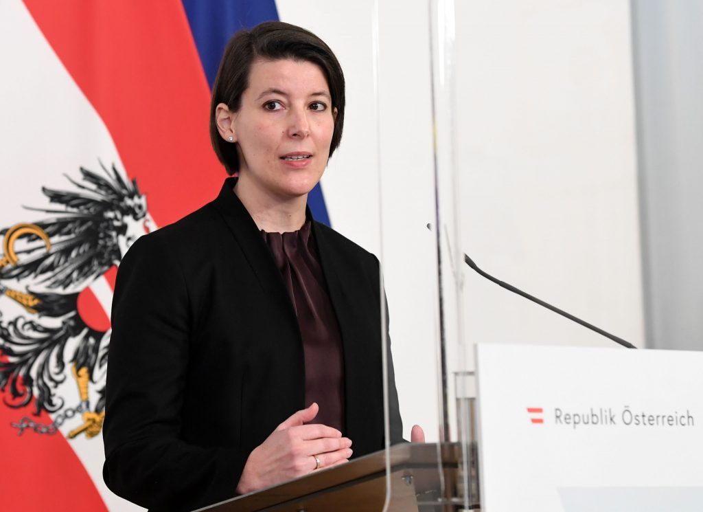 Gesundheitschefin Reich will FFP2-Pflicht für alle