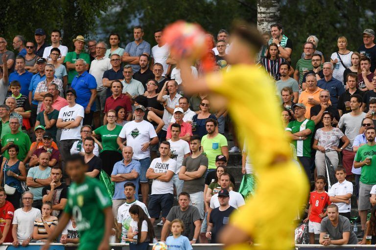 Das Lokalduell zwischen FC Dornbirn und Austria Lustenau lockt, wie in der Vergangenheit, die Massen an.epa