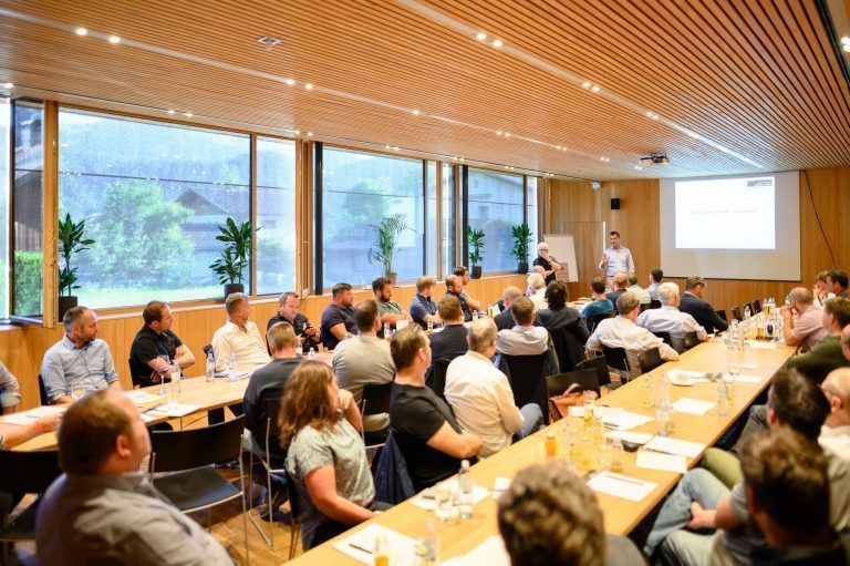 Zimmerer diskutierten bei Holzbautag über künftige Strategien.FA/Rhomberg