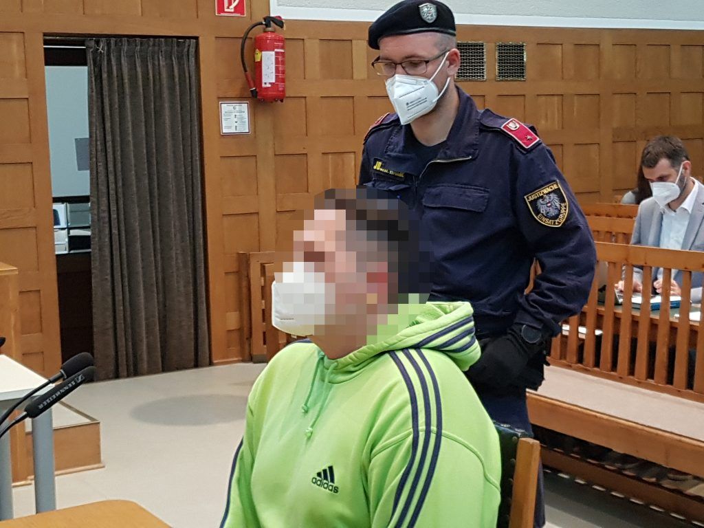 20 Jahre Haft: 38-Jähriger wegen Mordes an Freundin schuldig gesprochen.  »a8