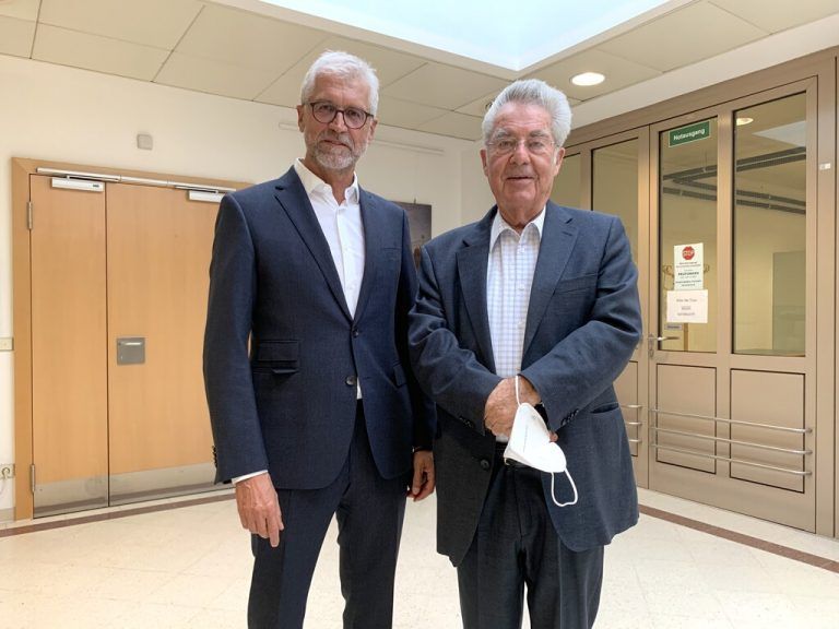 Alt-Bundespräsident Heinz Fischer (r.) mit Autor Harald Walser.