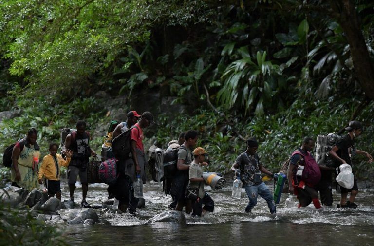 Auf ihrem Weg in die USA überqueren Migranten aus Haiti das Darién Gap von Kolumbien nach Panama - ein gefährliches Urwaldgebiet. AFP