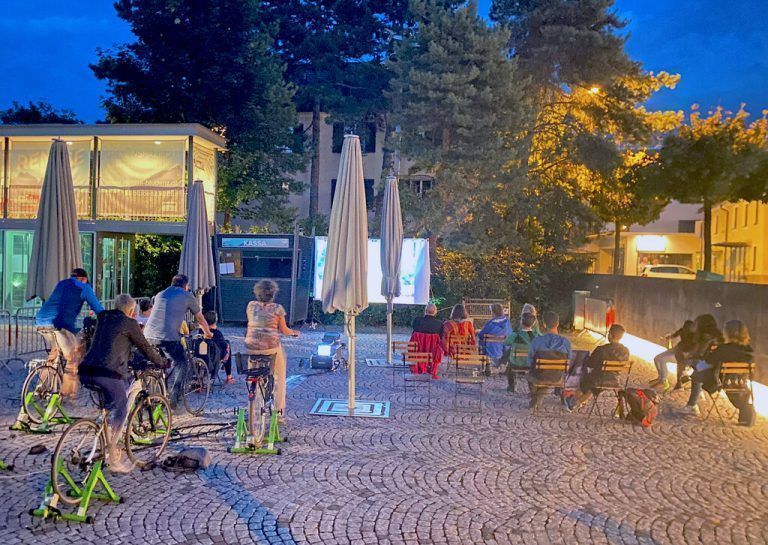Beim ersten Bludenzer Fahrradkino sorgten die Teilnehmer abwechselnd für die nötige Stromzufuhr.<span class="copyright">Stadt Bludenz</span>