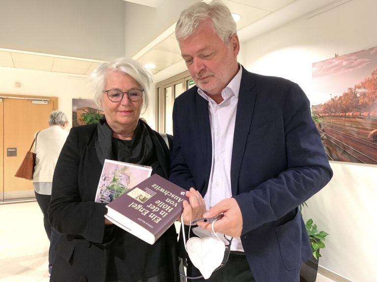 Besucherduo: Karl Öllinger und seine Frau Susanne. Walser