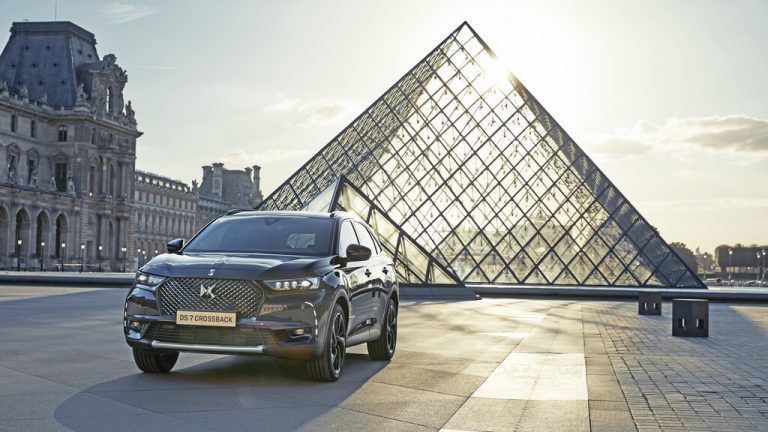 Das erste Modell von DS Automobiles, der DS7 Crossback, firmiert im SUV-Segment. Antriebe: Benziner, Diesel, PHEV. Preis: ab 44.990 Euro.