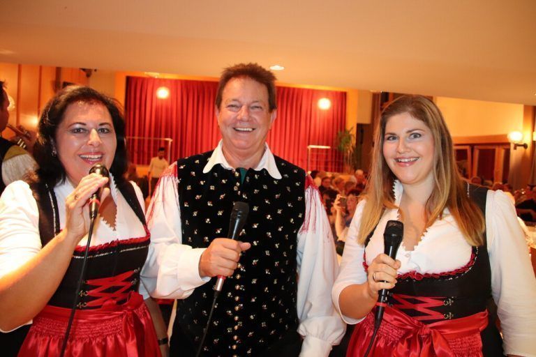 <p class="caption">Das Gesangstrio Erika, Kurt und Jacqueline Nachbaur.<span class="copyright">nam/5</span></p><p class="caption"/>