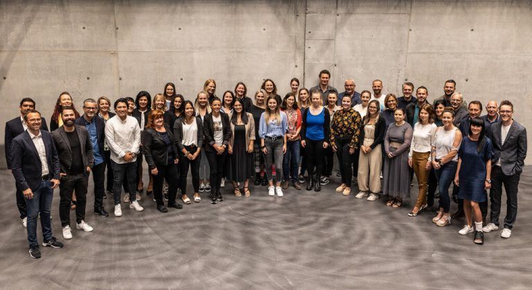 Das Team von Russmedia Impact umfasst insgesamt rund 100 Mitarbeiterinnen und Mitarbeiter.Sams
