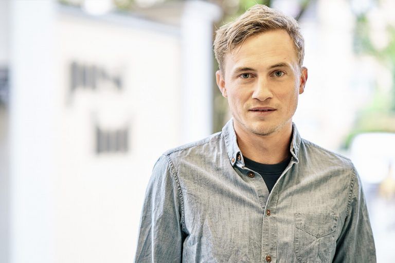 David Kopp verkörpert König Ödipus in der Inszenierung von Johannes Lepper am Vorarlberger Landestheater in Bregenz. VLT/ANJA KÖHLER