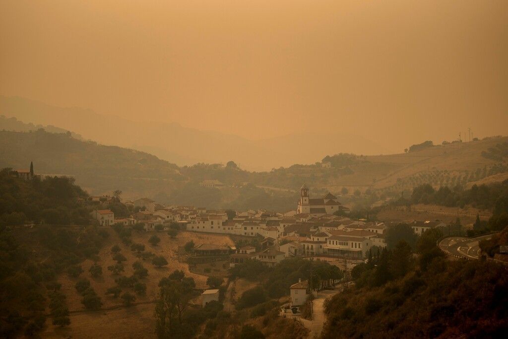 Waldbrand breitet sich weiter aus