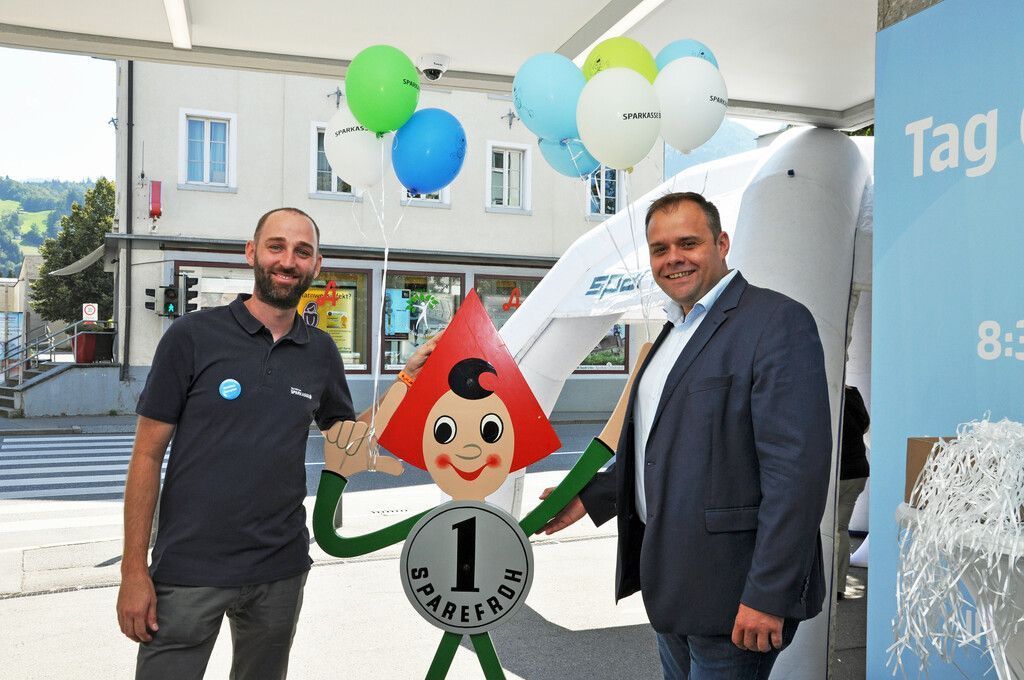 Sparkasse Hatlerdorf rundumerneuert