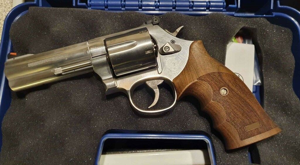 85-jährige Wienerin zielte mit Revolver auf WEGA-Polizisten