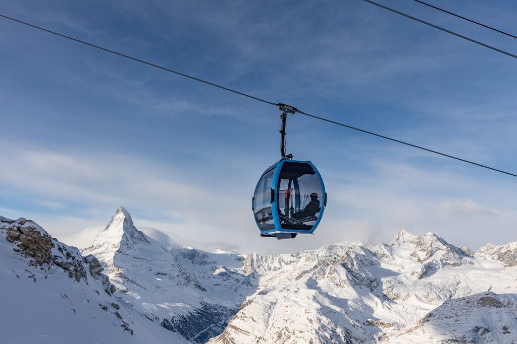 Mit der Seilbahn steil nach oben