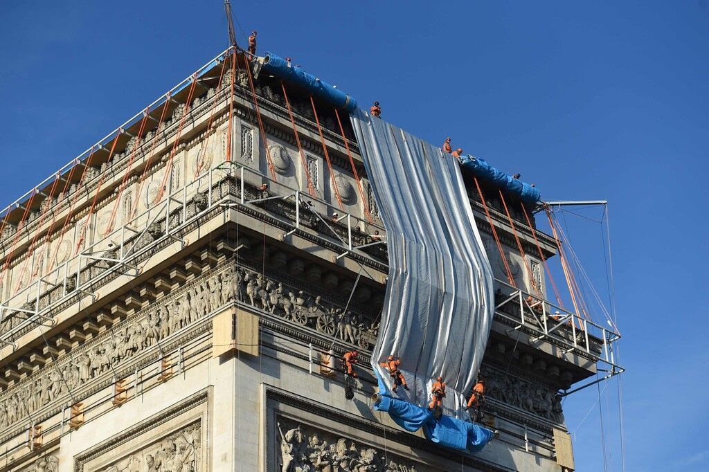 Christo-Projekt am Triumphbogen