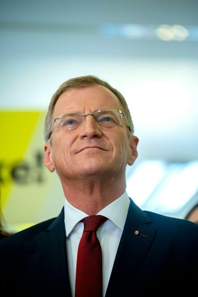 Impfgegner jubeln, Stelzer vorne