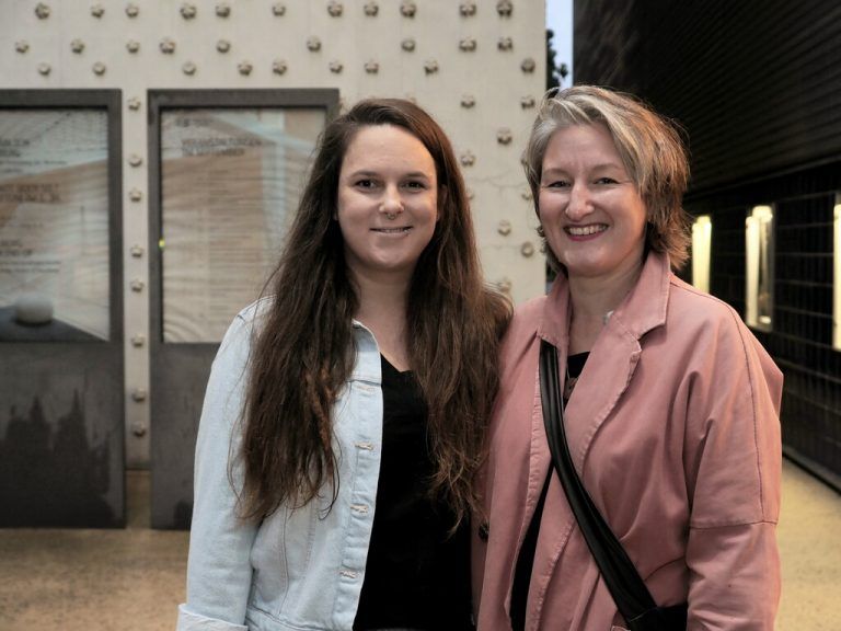 Fotografin Sarah Mistura und Mirjam Steinbock (IG Kultur).
