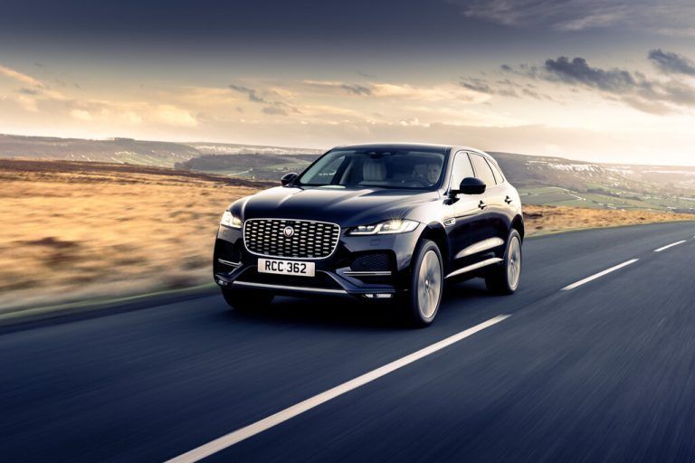 Ganz nach Großkatzenmanier: Der Jaguar F-Pace kann geschmeidige Performance als Diesel, Benziner und als Plug-in-Hybrid, mit 163 bis 550 PS, bieten.