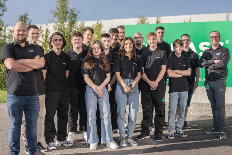 GRASS Am 1. September begannen 14 Lehrlinge in sieben verschiedenen Lehrberufen ihre Berufslaufbahn bei GRASS, Hersteller von Bewegungssystemen für Möbel in Höchst.
