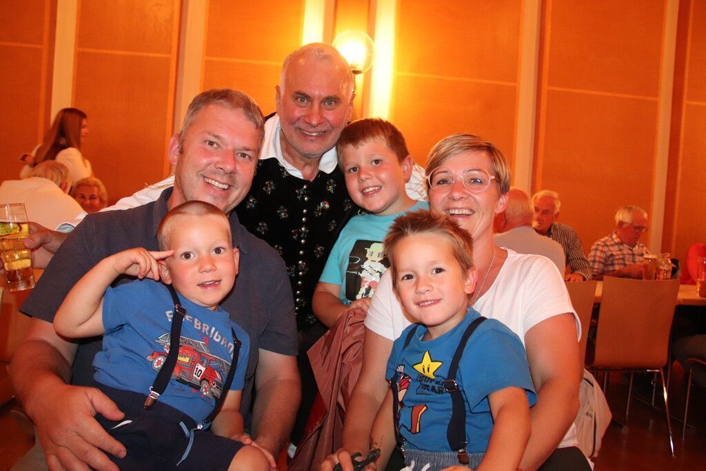 Stimmungsvoller Abend mit „KrainerBluat“