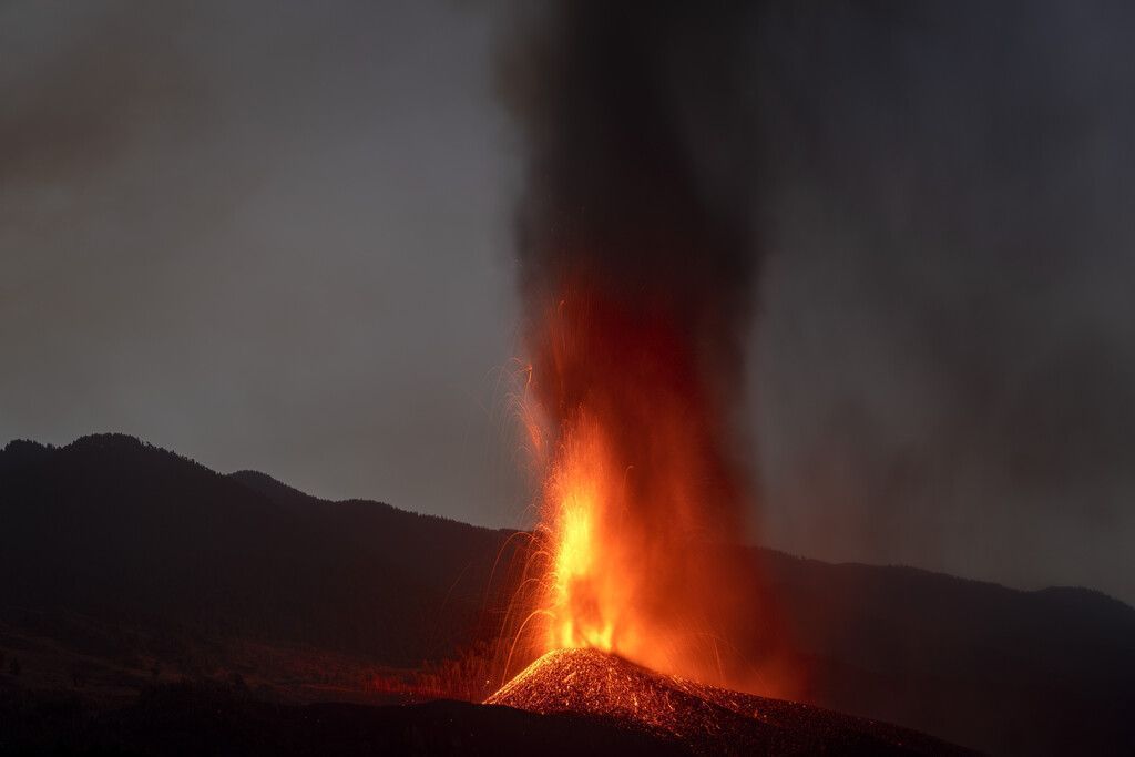 Lava auf La Palma fließt langsamer: Sorge vor weiterer Zerstörung