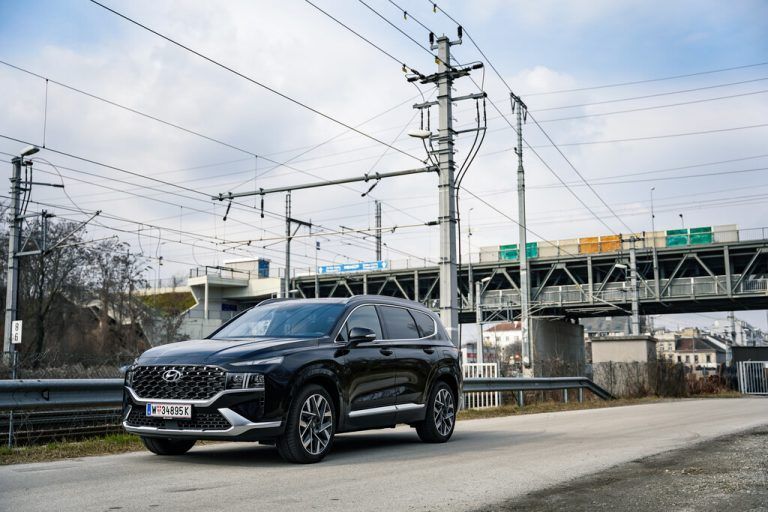 Mehr als erwachsen und europäisch geworden ist der Hyundai Santa Fe im Verlauf seiner bisher vier Generationen und einundzwanzig Modelljahre.