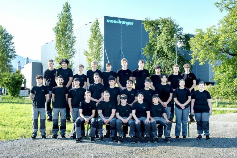 MEUSBURGER Anfang September hat für 25 Lehrlinge mit der Ausbildung bei Meusburger ein neuer Lebensabschnitt begonnen. In drei unterschiedlichen Berufen legen die Jugendlichen den Grundstein für ihre Berufslaufbahn.
