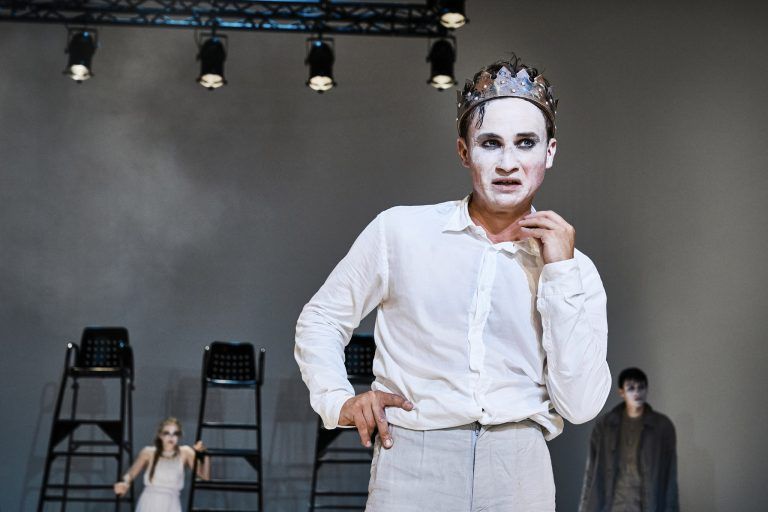David Kopp in der Titelrolle von „König Ödipus“ am Landestheater, einer Produktion, deren Premiere beim Publikum sehr gut ankam. VLT/Köhler