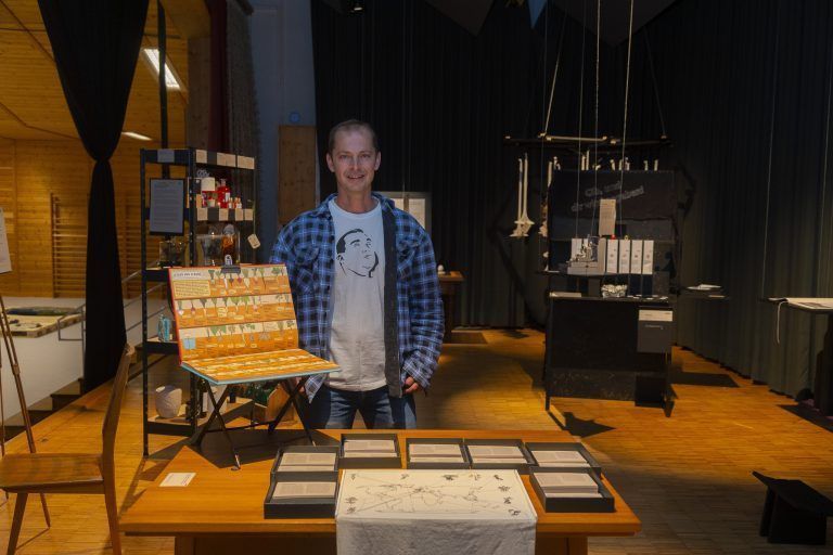 Eugen Fulterer ist Co-Festivalleiter des Walserherbsts und Mitkurator der Ausstellung „Wunder-Wurzelkammer“. VN/Paulitsch