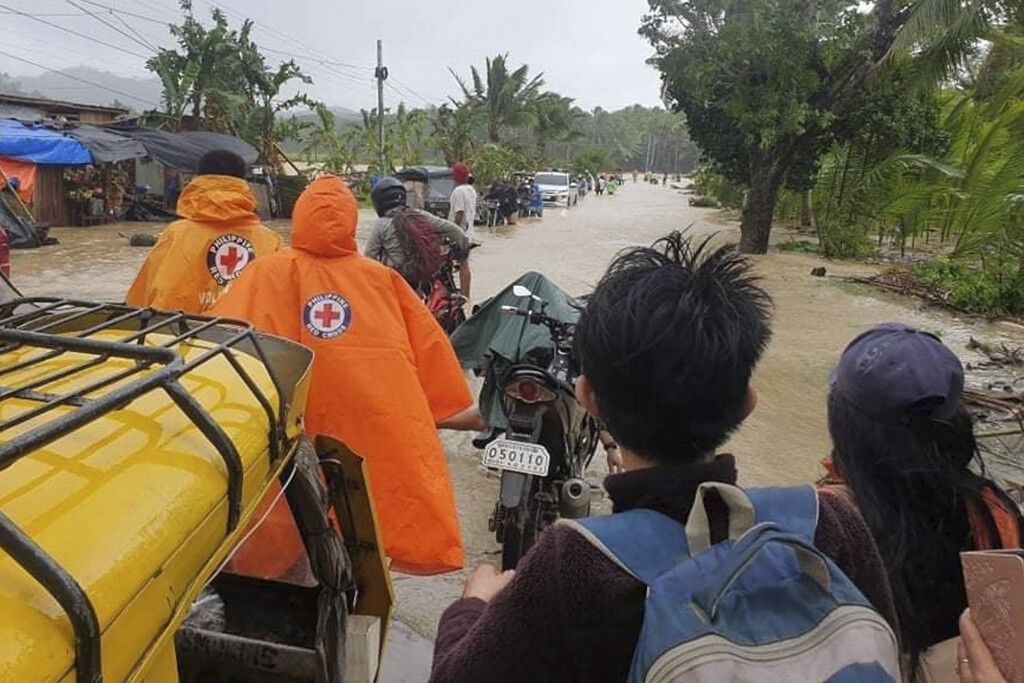 Taifun fegt über die Philippinen