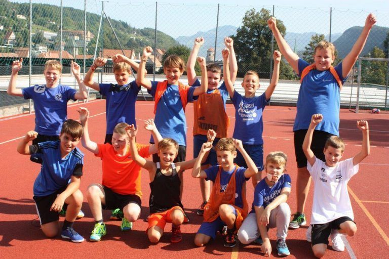 Vier Tage – inklusive morgen, Samstag – steht gemeinsamer Handball auf dem Programm.