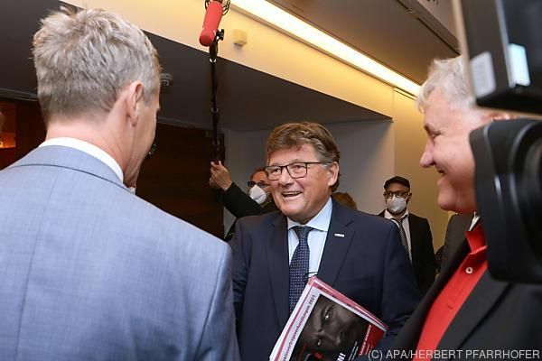 Feilschen um Metaller-KV geht am Montag weiter
