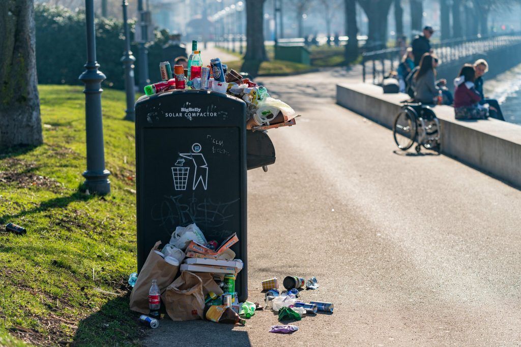 Ein Pfand auf Dosen und Plastik