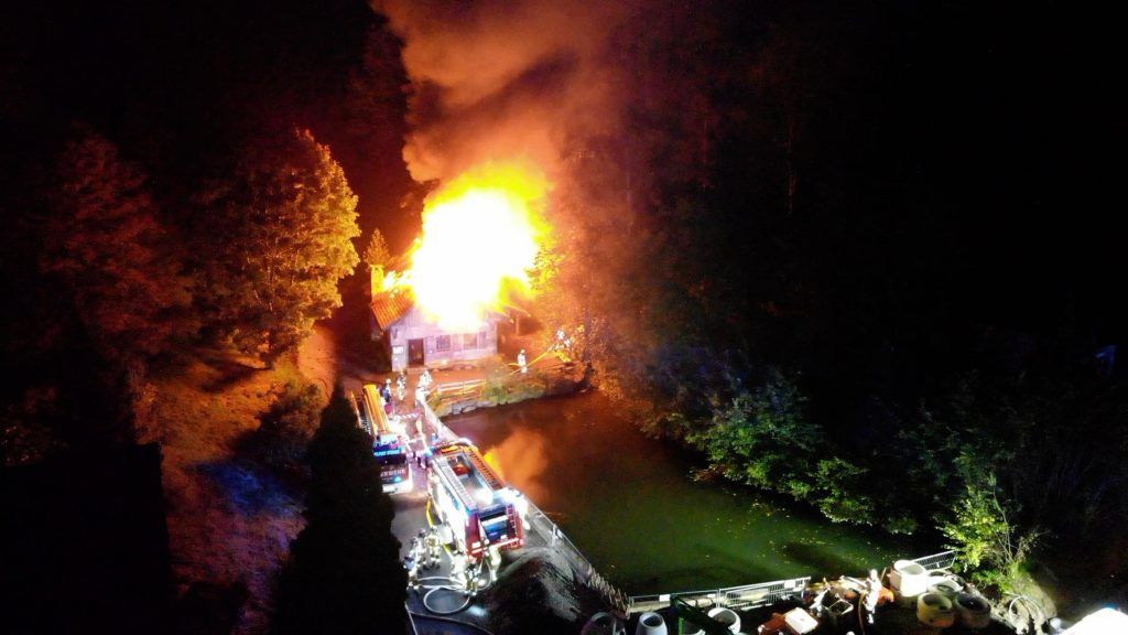 Kaminbrand: Alpenvereinshaus stand in Flammen