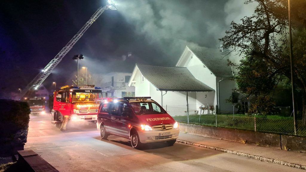 Brand in Hohenems: Mutter und Kind retteten sich vor den Flammen