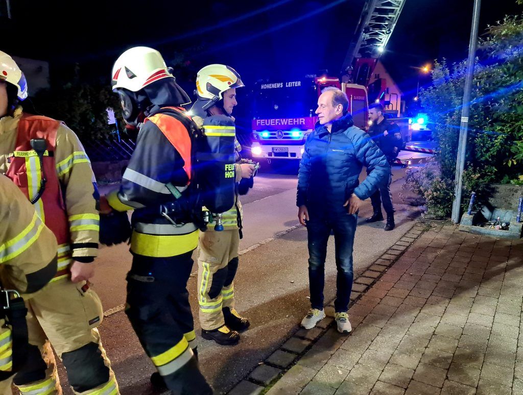 Brand in Hohenems: Mutter und Kind retteten sich vor den Flammen