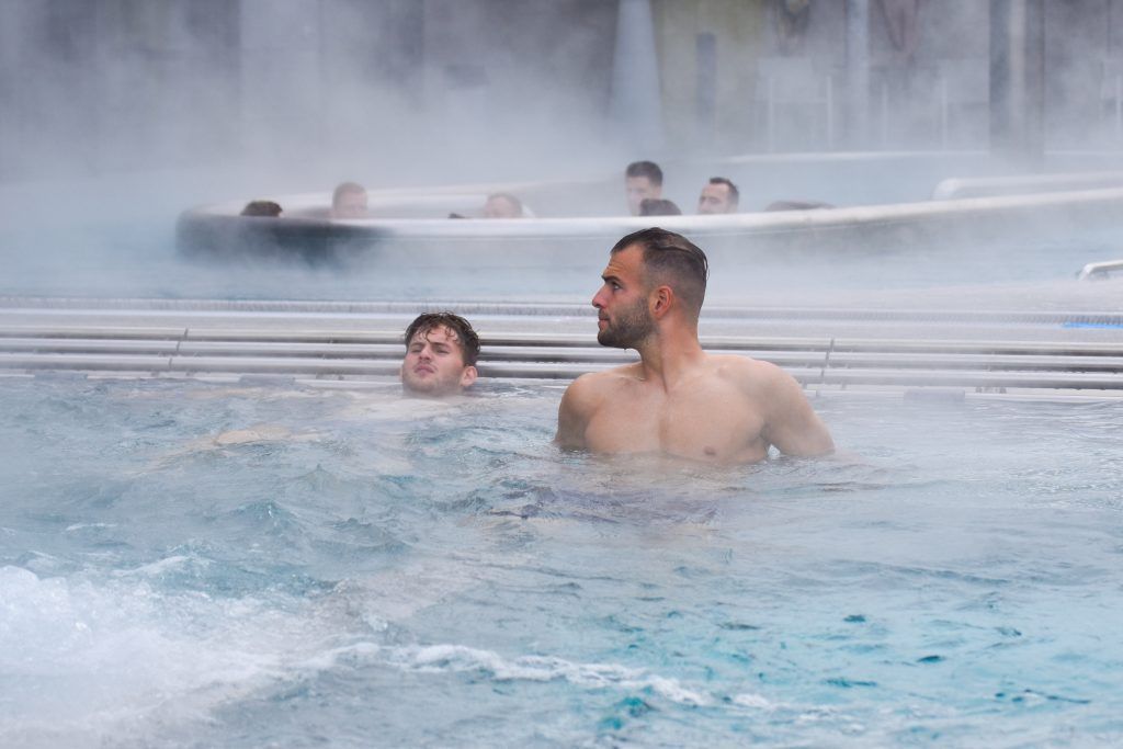 Nach dem LASK-Sieg gingen die Altacher Kicker baden