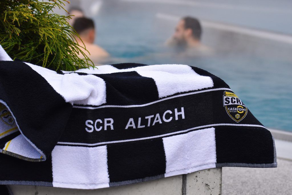 Nach dem LASK-Sieg gingen die Altacher Kicker baden