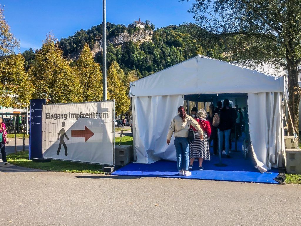 Das Impfzentrum in Bregenz war erstmals nach seiner Öffnung gut frequentiert. »A2
