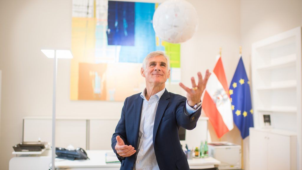 Der Außenminister als Altach-Fan und Mannschaftskapitän