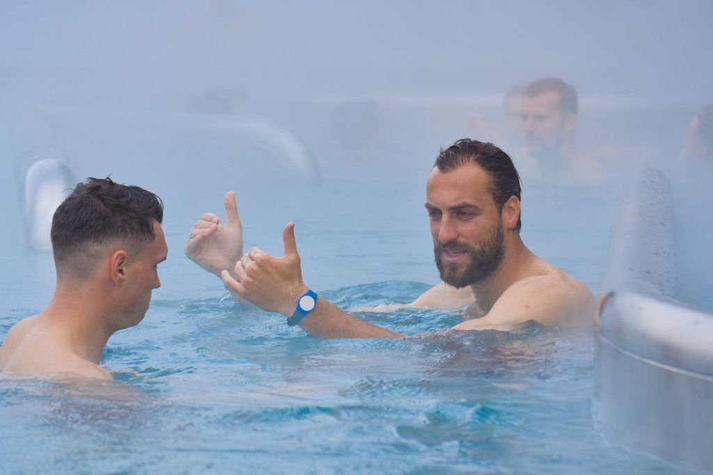 Nach dem LASK-Sieg gingen die Altacher Kicker baden