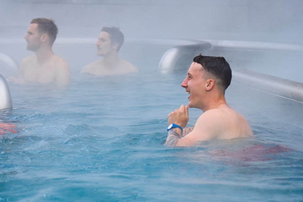 Nach dem LASK-Sieg gingen die Altacher Kicker baden