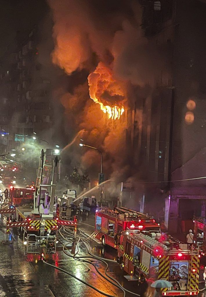 Fluchtwege versperrt: 46 Tote bei Hochhausbrand in Taiwan