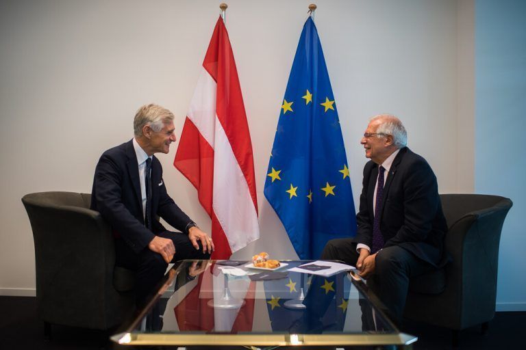 Außenminister Michael Linhart (l.) traf den EU-Außenbeauftragten Josep Borrell.APA