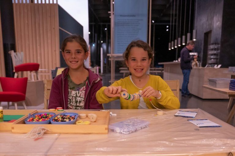 Das Raupenbasteln machte den kleinen Besuchern großen Spaß.mam/3