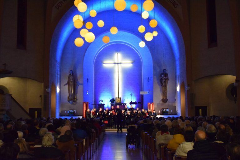 Die Chorsängerinnen und -sänger aus dem Raum Bludenz stellen sich in den Dienst der guten Sache. STADT BLUDENZ