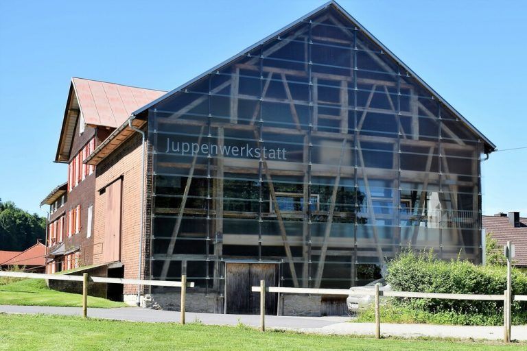 Die Juppenwerkstatt steht für regionales Handwerk und lokale Tradition.