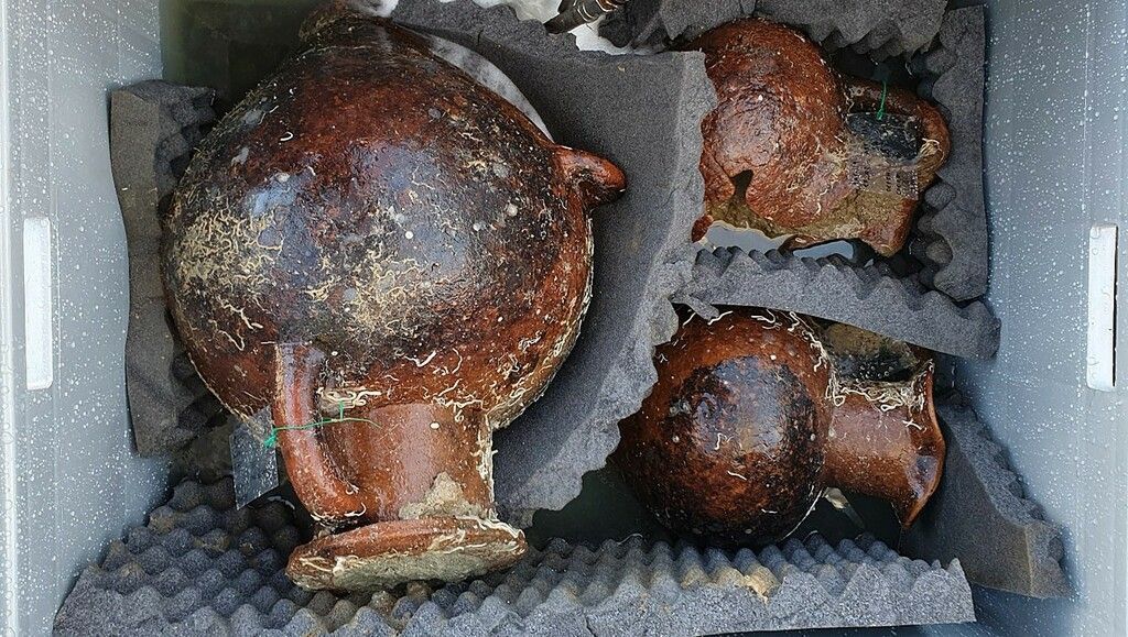 2700 Jahre alte Amphoren aus Schiffswrack in der Adria geborgen