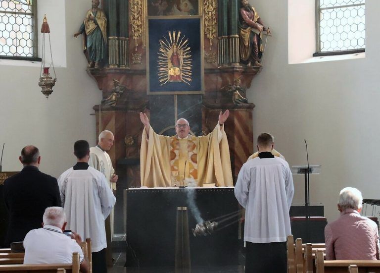 Festgottesdienst am Krönungsfest.