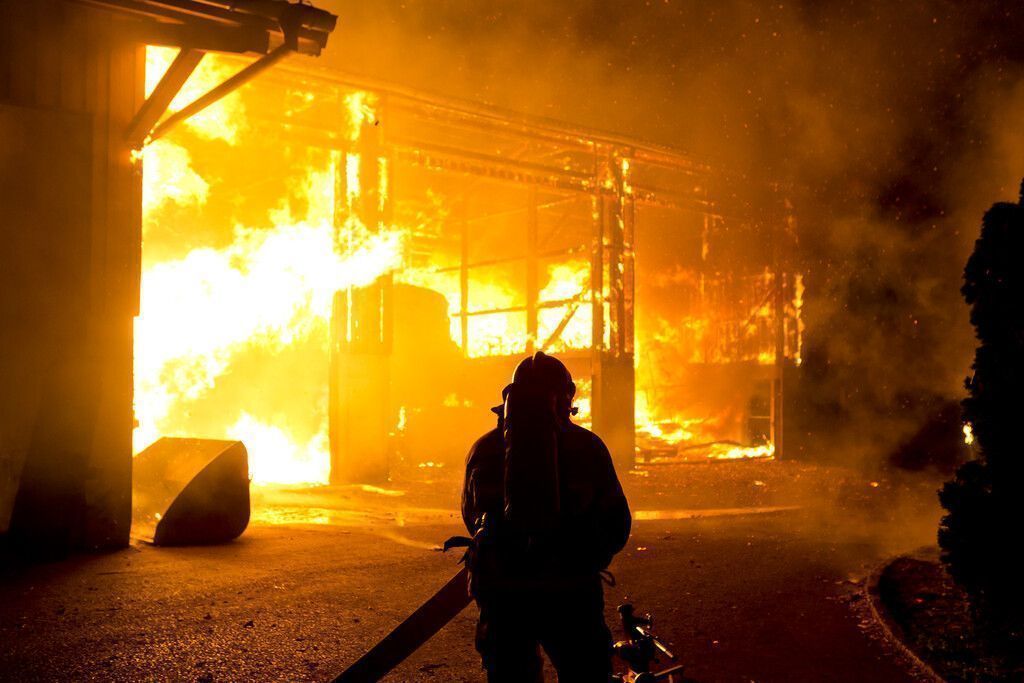 Nur noch Schutt blieb nach dem Großbrand einer Lagerhalle in Rankweil. »A10