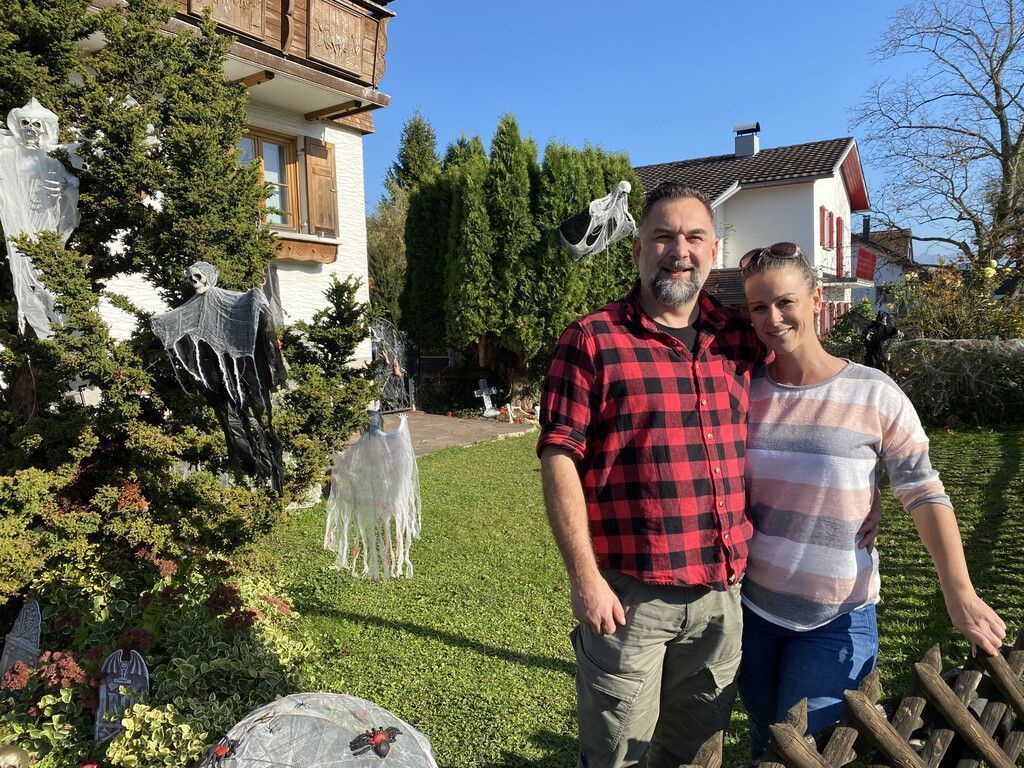 Angela und Robert Wagner haben einen Gruselgarten. »A11